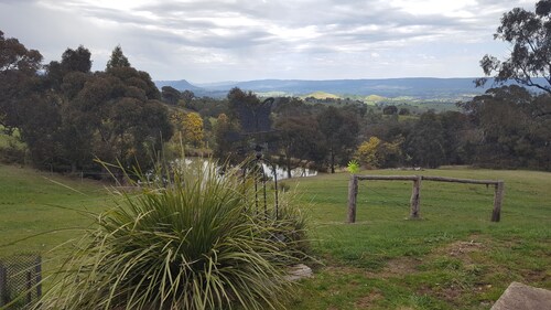 'Rare Retreat', enjoy the stunning views, great hiking, or cycling @Lake Eildon