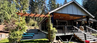 Forest house with hot tub, fire pit and heated deck. Sleeps 8