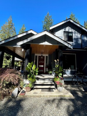 Exterior detail - Forest house with hot tub, fire pit and heated deck. Sleeps 8 (Issaquah)