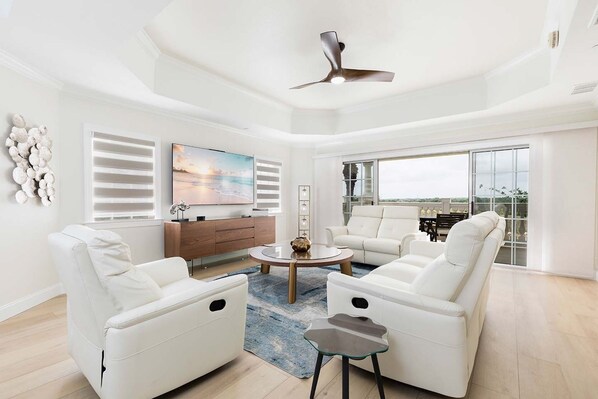 Smart TV - Stylish luxury condo close to Disney parks (Reunion)