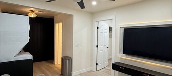 Cozy 1 bedroom 1 bath escape with stunning city views 