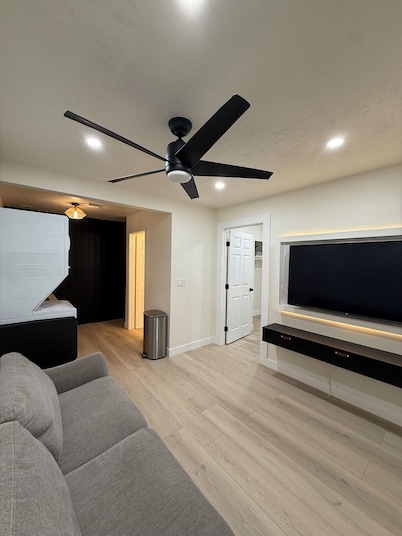 Cozy 1 bedroom 1 bath escape with stunning city views