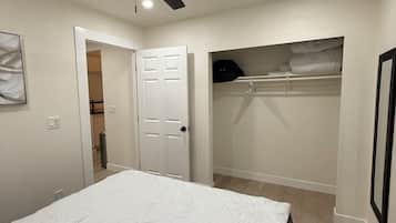 1 camera, una scrivania, ferro/asse da stiro, Wi-Fi gratuito