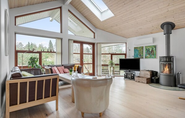 Téléviseur connecté, foyer, lecteur de DVD