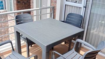 Apartment, 2 Bedrooms, Balcony, City View | BBQ/picnic area