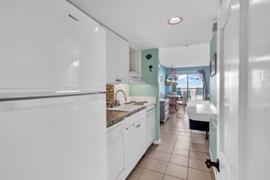 Signature Condo, 1 Bedroom, Balcony, Ocean View | Private kitchen | Fridge, microwave, oven, stovetop - Bluewater Resort 306 (Myrtle Beach)