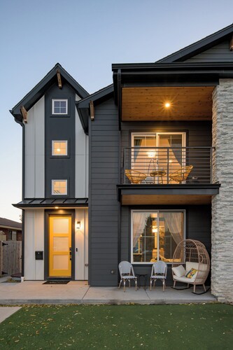 5Bed 4Bath Luxury & Walkable - Hot Tub, Movie Room, Game Room - 5 mins to LoHi