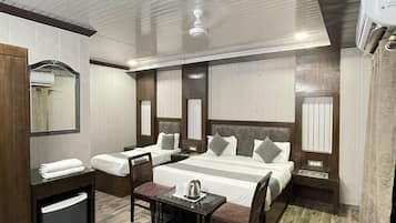 Executive Triple Room, City View | 1 bedroom, in-room safe, laptop workspace, soundproofing