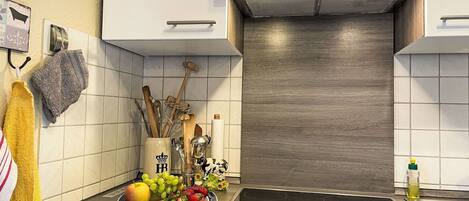 Four, lave-vaisselle, chaise haute