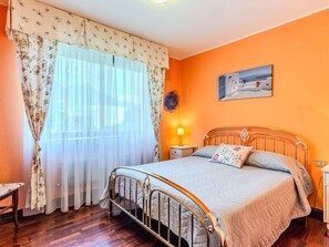 2 室のベッドルーム、アイロン / アイロン台、WiFi (無料)