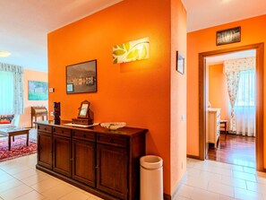 Interior - Lovely apartment for 3 people with WIFI, TV and balcony (Porlezza)