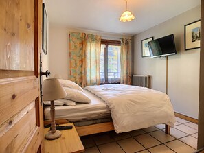 Unclassified image, 5 of 12, button