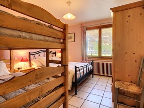 3 slaapkamers, een strijkplank/strijkijzer, gratis wifi