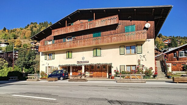 A two-story building with a balcony, a sign reading "Le Clos Savoyard," and a parked car in front. - Clos 22 - appartement - 10 pers - proche centre (Les Gets)