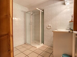 Douche, sèche-cheveux