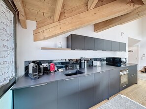 Kühlschrank, Mikrowelle, Ofen, Geschirrspüler