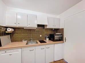 Fridge, microwave, coffee/tea maker, toaster