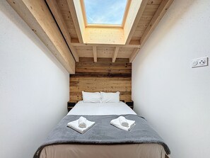 2 bedrooms, WiFi, bed sheets