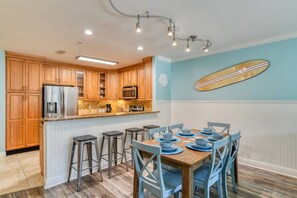 Dining - Quick 5-7 minute Walk to Beach! Updated Family Condo, Located by Pristine Pool! $300 in Free Tickets (St. Augustine Beach)