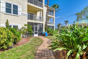 Exterior - Quick 5-7 minute Walk to Beach! Updated Family Condo, Located by Pristine Pool! $300 in Free Tickets (St. Augustine Beach)