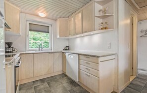 Réfrigérateur, plaque de cuisson, lave-vaisselle, cafetière/bouilloire