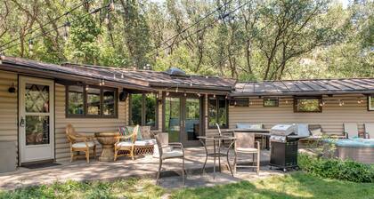 SOHOTreehouse!WÅTERFrontBasecamp "HikeFishSki"HØTub