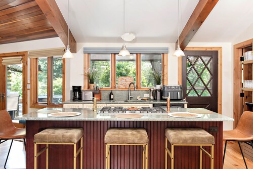 SOHOTreehouse!WÅTERFrontBasecamp "HikeFishSki"HØTub

