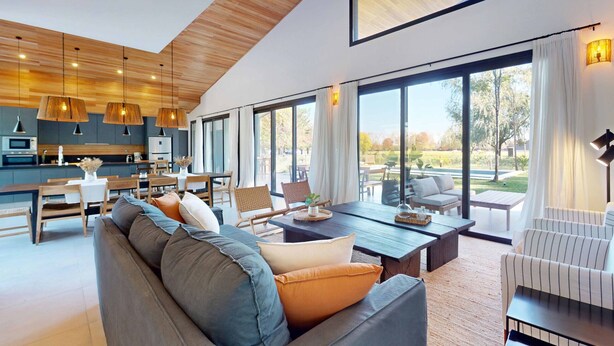 TV - Exclusive design and unique spaces Polo Country (Pilar)