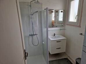 Håndklær, såpe og toalettpapir
