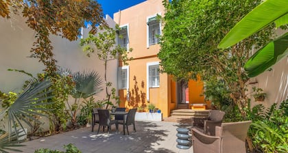 Whole Home with Lush Patio in Heart of OSJ