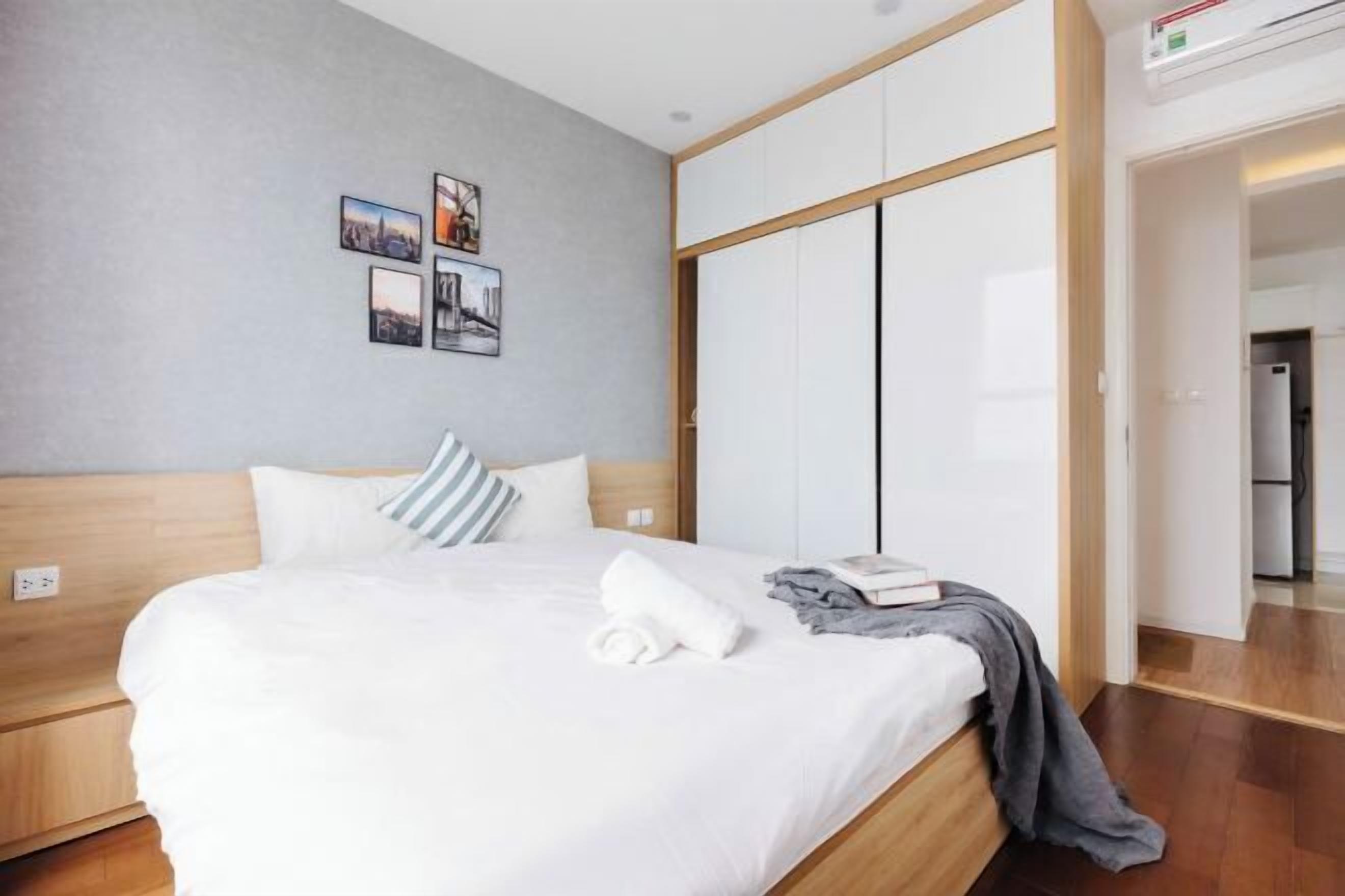 Pillowtop beds, desk, blackout drapes, soundproofing