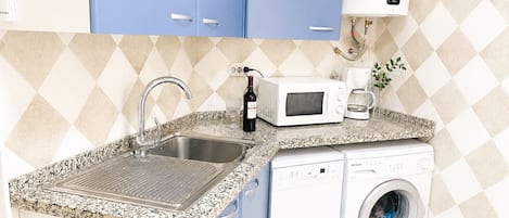 Coffee/tea maker, fridge, microwave, oven