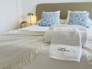 1 slaapkamer, een strijkplank/strijkijzer, gratis wifi, beddengoed
