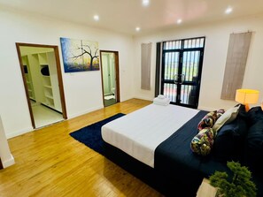 3 makuuhuonetta, silitysrauta/-lauta, ilmainen Wi-Fi, vuodevaatteet