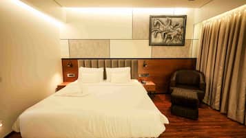 Deluxe Double Room, Non Smoking, Private Bathroom | Desk, laptop workspace, soundproofing, free WiFi