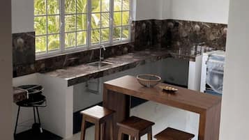 Bollitore elettrico, frullatore, pentole/stoviglie/utensili