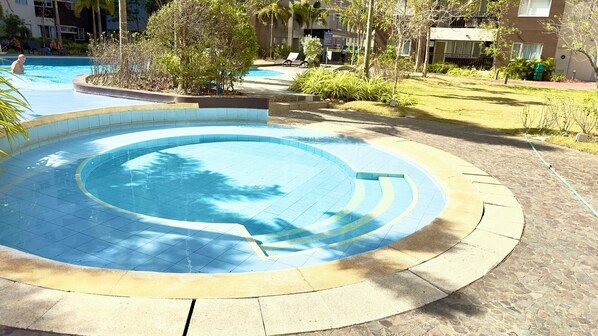 2 outdoor pools
