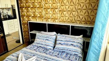 Appartamento Comfort, vista oceano parziale | Tende oscuranti, ferro/asse da stiro, Wi-Fi gratuito