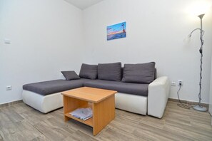 TV - Charming coastal gateway (Fažana)