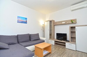 TV - Charming coastal gateway (Fažana)