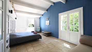 Deluxe Villa, Non Smoking, Pool View | 6 bedrooms, desk, iron/ironing board, travel crib
