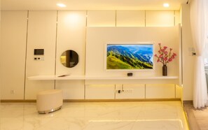 ห้องเพรสซิเดนเชียลสวีท, 1 ห้องนอน, ใช้คลับเลานจ์ได้, วิวเมือง | ห้องน้ำ | ฝักบัว, ฝักบัวนวดด้วยพลังน้ำ, ของใช้ในห้องน้ำระดับพรีเมียม, ไดร์เป่าผม