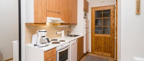 Jääkaappi, mikroaaltouuni, astianpesukone, leivänpaahdin