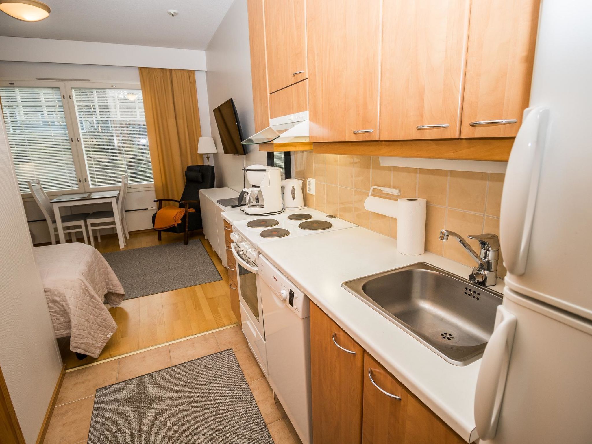 Kühlschrank, Mikrowelle, Geschirrspüler, Toaster