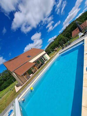 Outdoor pool - Country house in the Lot, with swimming pool. Ideal for families! (Payrignac)