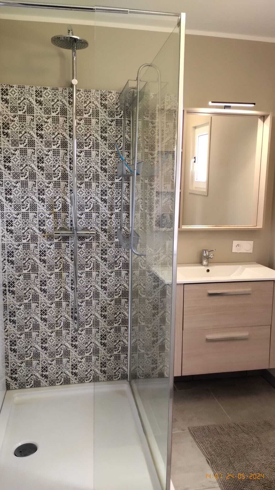 淋浴设施、吹风机、毛巾