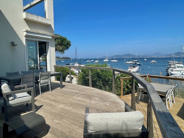 Villa Confort, para no fumadores, vista al mar | Terraza o patio