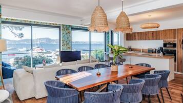 Vila Comfort, Bebas Asap Rokok, pemandangan laut | Area keluarga | Televisi layar datar 50-inci dengan saluran TV satelit dan TV