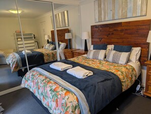 3 bedrooms, iron/ironing board, WiFi, bed sheets