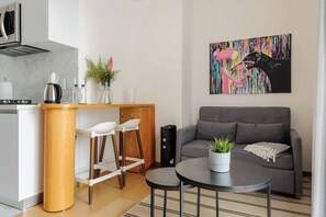 TV, offices - w* | Enchanting Loft w/ Balcony in Roma Norte (Ciudad de México)